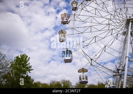 Riesenrad im Park namens Belousov. Tula, Russland. Stockfoto