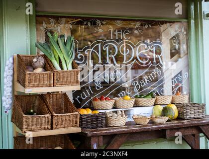 The Larder, ein Geschäft in Tarbert an der Küste von Loch Fyne in Argyll & Bute. Stockfoto