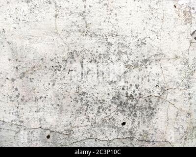 Alte Putz-Wand-Oberfläche mit Rissen für Textur oder Hintergründe. Reparaturen im Haus. Stockfoto