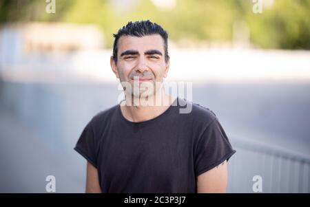 Hamburg, Deutschland. Juni 2020. Regisseur Fatih Akin wird seinen Film Tschick im Drive-in-Kino auf dem Heiligengeistfeld vorführen lassen. Quelle: Daniel Reinhardt/dpa/Alamy Live News Stockfoto