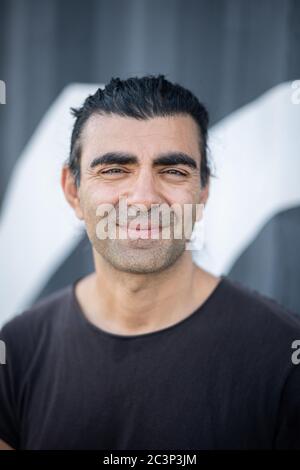 Hamburg, Deutschland. Juni 2020. Regisseur Fatih Akin wird seinen Film Tschick im Drive-in-Kino auf dem Heiligengeistfeld vorführen lassen. Quelle: Daniel Reinhardt/dpa/Alamy Live News Stockfoto