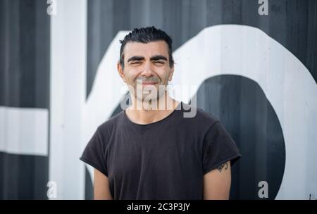 Hamburg, Deutschland. Juni 2020. Regisseur Fatih Akin wird seinen Film Tschick im Drive-in-Kino auf dem Heiligengeistfeld vorführen lassen. Quelle: Daniel Reinhardt/dpa/Alamy Live News Stockfoto