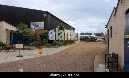 LONDON COLNEY, HERTFORDSHIRE, Großbritannien - 04. OKTOBER 2019: Außenansicht des de Havilland Aircraft Museum Stockfoto