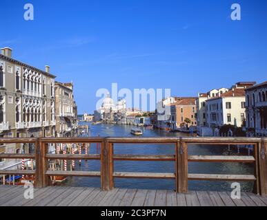 Canal Grande von Ponte dell'Accademia, Venedig (Venedig), Region Venetien, Italien Stockfoto