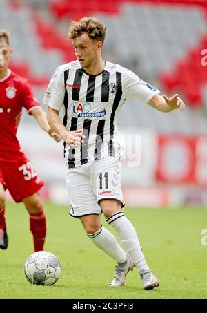 München, 20. Juni 2020, Luca WALDSCHMIDT, BRD 11 beim 1.Bundesliga Spiel FC BAYERN MÜNCHEN - SC FREIBURG in der Saison 2019/2020 Spieltag 33. FCB Foto: © Peter Schatz / Alamy Live News / Stefan Matzke/sampics/Pool - die DFL-BESTIMMUNGEN VERBIETEN DIE VERWENDUNG VON FOTOGRAFIEN als BILDSEQUENZEN und/oder QUASI-VIDEO - Nationale und internationale Nachrichtenagenturen OUT redaktionelle Verwendung Stockfoto