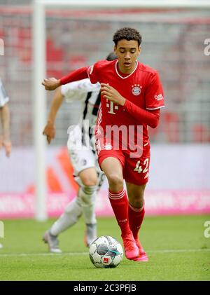 München, Deutschland, 20. Juni 2020, Jamal MUSIALA, FCB 42 beim 1.Bundesliga Spiel FC BAYERN MÜNCHEN - SC FREIBURG in der Saison 2019/2020 am Spieltag 33. FCB Foto: © Peter Schatz / Alamy Live News / Stefan Matzke/sampics/Pool - die DFL-BESTIMMUNGEN VERBIETEN DIE VERWENDUNG VON FOTOGRAFIEN als BILDSEQUENZEN und/oder QUASI-VIDEO - Nationale und internationale Nachrichtenagenturen OUT redaktionelle Verwendung Stockfoto