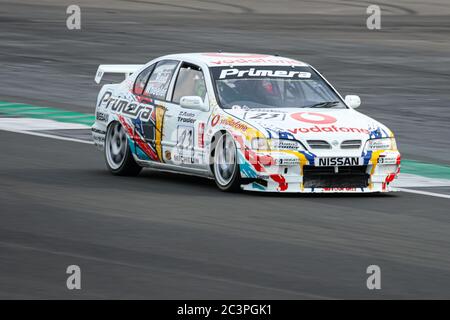 Silverstone Classic 2018 - Nissan Primera, Graeme Dodd, Super Tourenwagen. Stockfoto