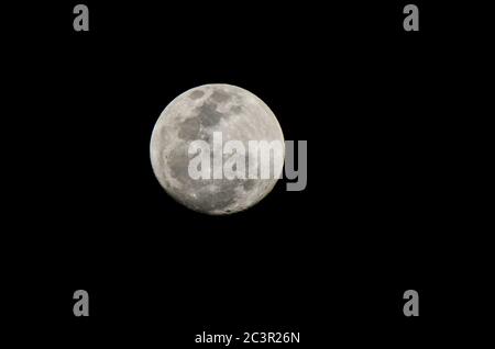 Mond Nahaufnahme zeigt die Details der Mondoberfläche. Stockfoto