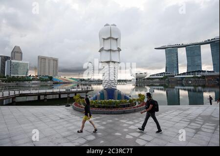 19.06.2020, Singapur, Republik Singapur, Asien - Tagesausflüge über Marina Bay und den Merlion Park am ersten Tag des Stadtstaates nach der Sperre. Stockfoto