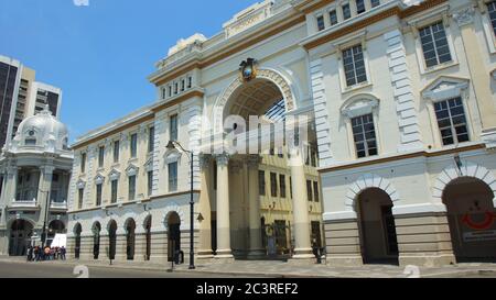 Guayaquil, Guayas / Ecuador - 4. September 2016: Blick auf die Universität der Künste. Die Universität arbeitet in dem Gebäude, in dem der Gouverneur von Guayas Stockfoto