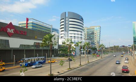 Guayaquil, Guayas / Ecuador - 4. September 2016: Sehen Sie moderne Architektur Gebäude im Geschäftsviertel der Stadt Guayaquil Stockfoto