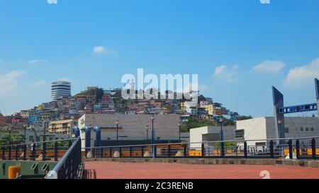 Guayaquil, Guayas / Ecuador - 4. September 2016: Blick auf das Viertel Las Penas auf dem Hügel Santa Ana Stockfoto