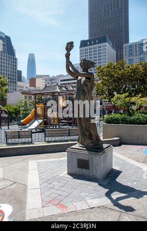 Portsmouth Square ist ein großer öffentlicher Park in San Franciscos Chinatown-Viertel. Stockfoto