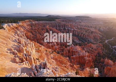 Blick am frühen Morgen auf das Amphitheater im Bryce Canyon National Park Stockfoto
