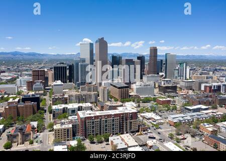 Luftaufnahmen der Innenstadt von Denver Skyine Stockfoto