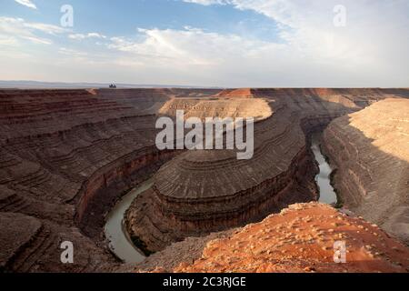 Blick am frühen Morgen auf den San Juan River im Goosenecks State Park, Utah Stockfoto