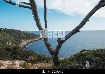 Schöne Aussicht auf das Meer von der Spitze des Berg Stockfoto