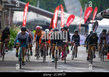 Das jährliche Kriterium der Messe biciGO hat das Messezentrum Corferias als Rennstrecke für Bike-Profis in der Stadt genommen, dieses Rennen ist das letzte Rennen von B Stockfoto