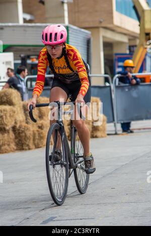 Das jährliche Kriterium der Messe biciGO hat das Messezentrum Corferias als Rennstrecke für Bike-Profis in der Stadt genommen, dieses Rennen ist das letzte Rennen von B Stockfoto