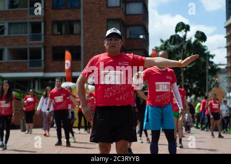 Athleten aus der ganzen Welt kommen, um am Colpatria Tower Running Race teilzunehmen, dieses Rennen wird als Herausforderung angesehen, weil Athleten es müssen Stockfoto