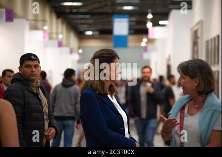 Die ehemalige Vizepräsidentin Kolumbiens, Marta Lucia Ramirez, besucht die jährliche internationale Kunstmesse in Bogota, ARTBO versammelt Künstler aus verschiedenen Bereichen Stockfoto