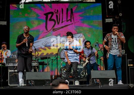 Kolumbianische Hip Hop Band, Zalama Crew perfrom auf dem jährlichen Tattoo Music Fest in Bogota, Kolumbien. Das Tattoo Music Fest ist ein Event, das Popula sammelt Stockfoto