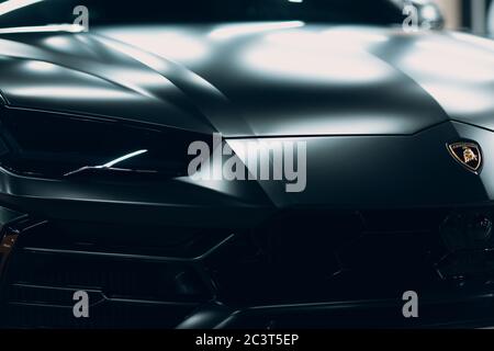 Lamborghini Urus schwarz Farbe Sportwagen Nahaufnahme Stockfoto