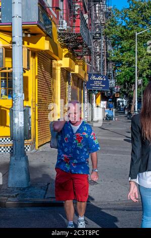 East Village, eines der Viertel von Manhattan U-Bahn. Es wird durch 14th Street im Norden, der East River im Osten, Süden Houston begrenzt Stockfoto