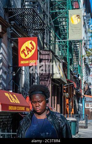 TAJ indisches Restaurant in East Village. New York. Wenn etwas charakterisiert diese Nachbarschaft ist, dass es die bohemian und Hippie in ganz Ne Stockfoto