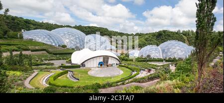 Ein Panoramablick auf das Eden Project bei St. Austell in Cornwall. Stockfoto