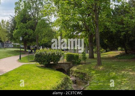 Sodenia Pavillon mit Statue im quellenpark Bad Soden am Taunus, Hessen, Deutschland Stockfoto