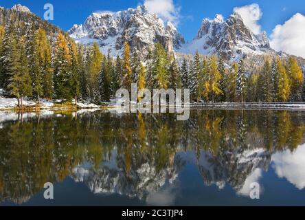 Bergsee an der Tre Cime di Lavaredo im Winter, Italien, Südtirol, Dolomiten, Trient Stockfoto