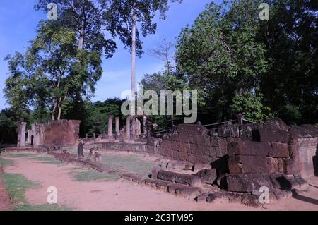 Während der Coronavirus-Pandemie sind die Tempel von Angkor verlassen. Hier warten die leeren Ruinen von Banteay Srei auf die Rückkehr der Touristen. Angkor Archäologischer Park, Provinz Siem Reap, Kambodscha. Juni 2020. © Kraig Lieb Stockfoto