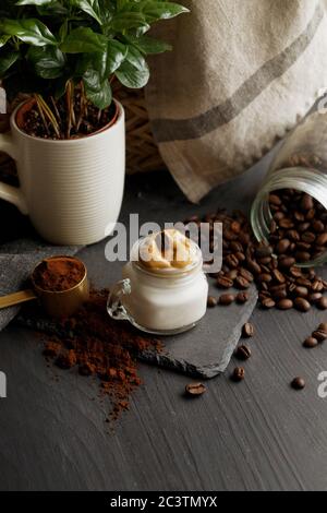 Dalgona Schlagkaffee, Instantkaffee, Rahmkaffee, Eiskaffee Stockfoto