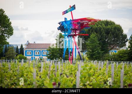 Chateau d’Arsac Weinbaugebiet (Südwestfrankreich): 'Stithouse', Skulptur des Künstlers Arne Quinze Stockfoto