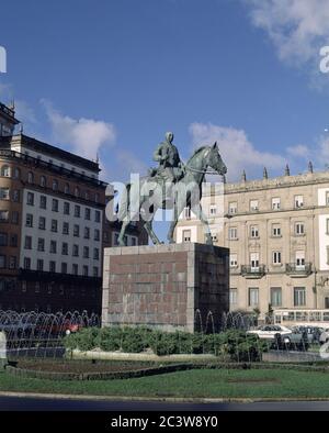 PLAZA DE ESPAÑA DE FERROL CON EL MONUMENTO A FRANCISCO FRANCO - FOTO AÑOS 90. Lage: AUSSEN. Ferrol. Coruña. SPANIEN. Stockfoto