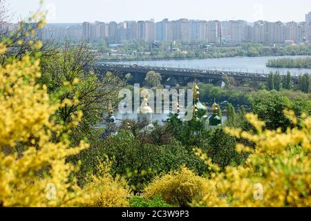 Blick auf Kiew Stadt vom botanischen Garten. Stockfoto