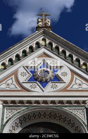 Basilika des Heiligen Kreuzes, Detail der Vorderseite, Florenz, Italien, touristischer Ort Stockfoto