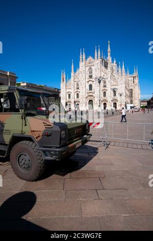 Italien, Lombardei, Mailand, Piazza Duomo Platz, Italienische Armee zur Verhinderung von Terroranschlag Stockfoto