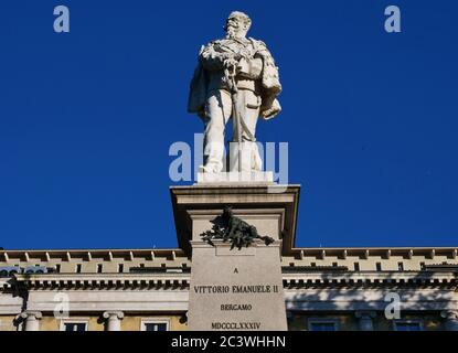 Die Statue von König Vittorio Emanuele II in Bergamo, Italien Stockfoto