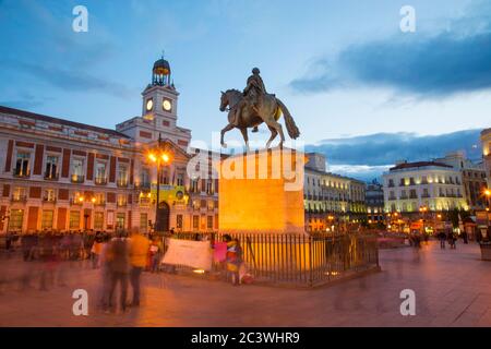 Puerta del Sol, Nachtansicht. Madrid, Spanien. Stockfoto