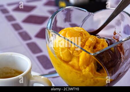 Eis und Espresso, glutenfreies Eis Stockfoto