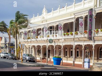 Gebäude im Kolonialstil das Rose Hotel and Motel in der Victoria Street und Wellington St Bunbury Western Australia Stockfoto