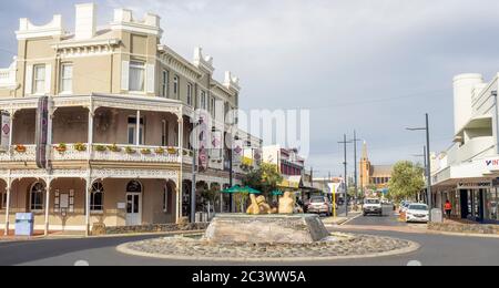 Gebäude im Kolonialstil das Rose Hotel and Motel in der Victoria Street und Wellington St Bunbury Western Australia Stockfoto