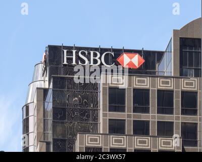 Toronto Kanada, 14. Juni 2020; das markante HSBC-Zeichen an der Wellington Street Hauptniederlassung und Bankfiliale in Toronto Stockfoto