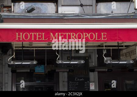 Fassade mit Buchstaben des Métropole Hotels in Brüssel.das Metropole Hotel ist ein fünf-Sterne-Hotel am Place de Brouckère im Herzen von Brüssel Stockfoto