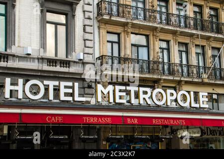 Fassade mit Buchstaben des Métropole Hotels in Brüssel.das Metropole Hotel ist ein fünf-Sterne-Hotel am Place de Brouckère im Herzen von Brüssel Stockfoto