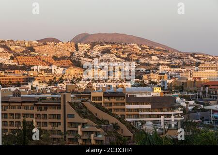 Blick über Las Americas und Costa Adeje bei Sonnenuntergang, Teneriffa, Kanarische Inseln, Spanien Stockfoto