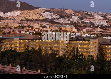 Blick über Las Americas und Costa Adeje bei Sonnenuntergang, Teneriffa, Kanarische Inseln, Spanien Stockfoto