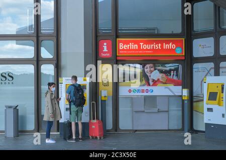 BVG-Ticketautomaten, Flughafen, Tegel, Reinickendorf, Berlin, Deutschland, BVG-Ticket Automat, Flughafen, Deutschland Stockfoto